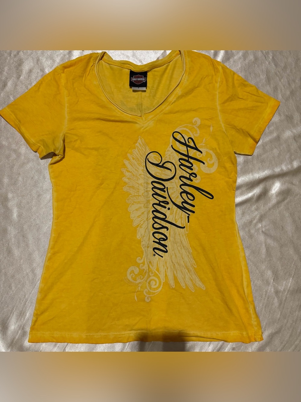 Harley Davidson V-Neck T-Shirt Size M Yellow Wing Graphic 100% cotton